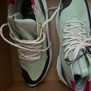 Women’s Sorel sneaker sz 9.5